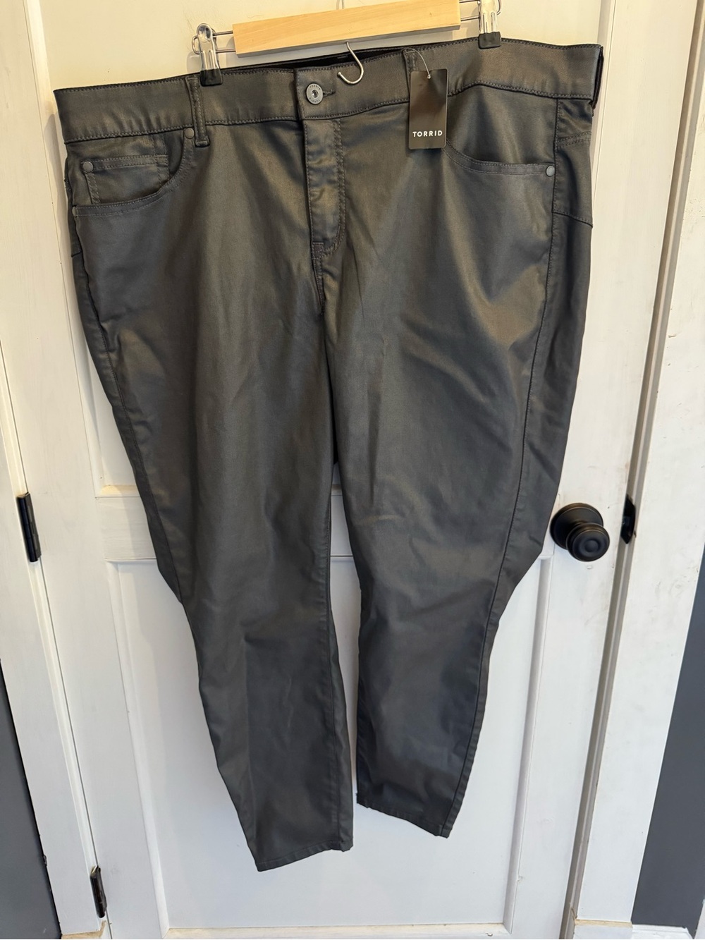 torrid Women’s Bombshell Skinny Grey Coated Jeans NWT *flawed gem*